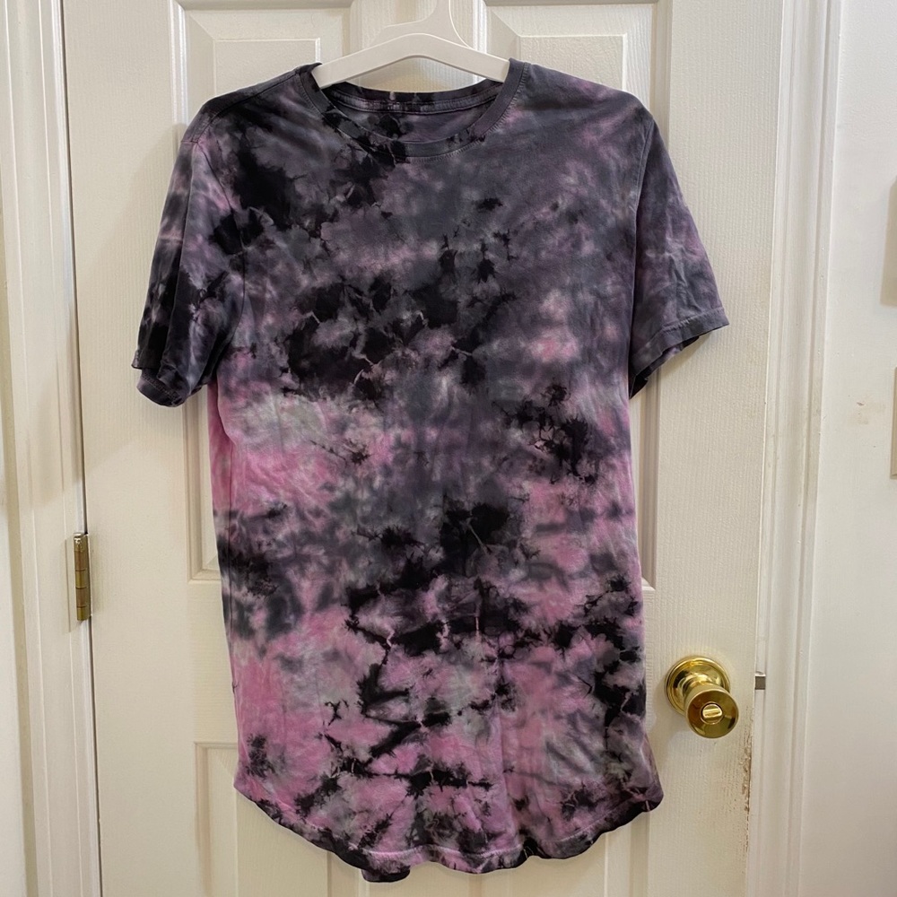 Pacsun tie dye scallop tee